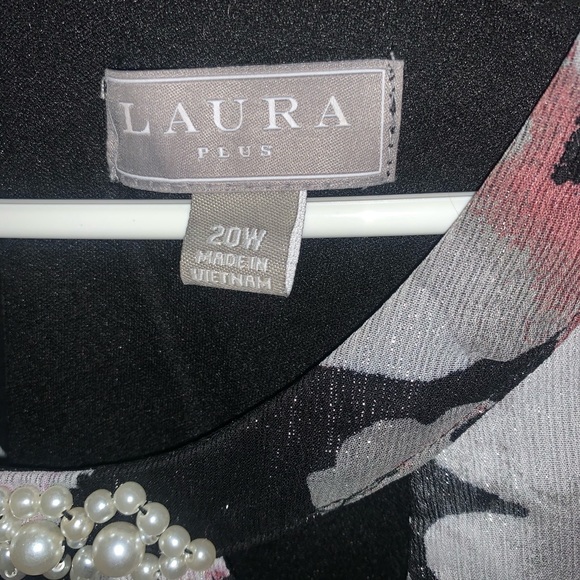 Laura Plus - Picture 3 of 5